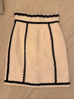 Dolce & Gabbana White Mini Skirt with Black Trim